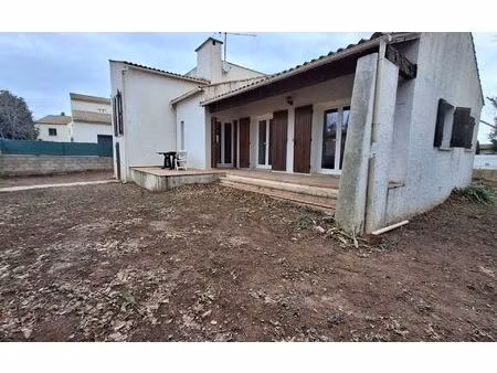 location maison  111.42 m² t-4 à garons  1 225 €