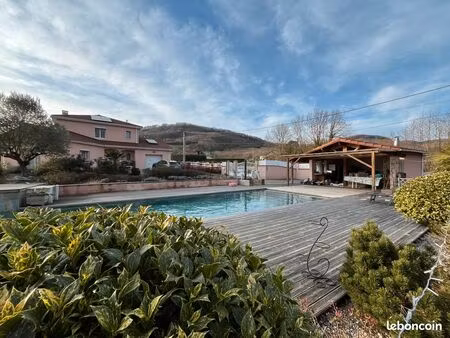villa de 120m² sur terrain de 3300m² et piscine