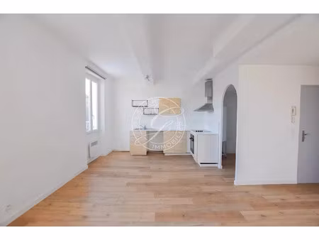 location appartement 3 pièces 67.5 m² à flayosc (83780)  790 €
