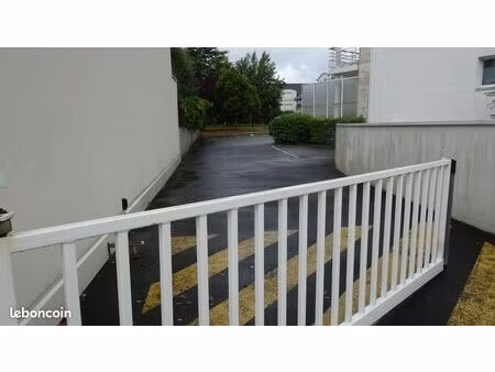 location place de parking aerienne