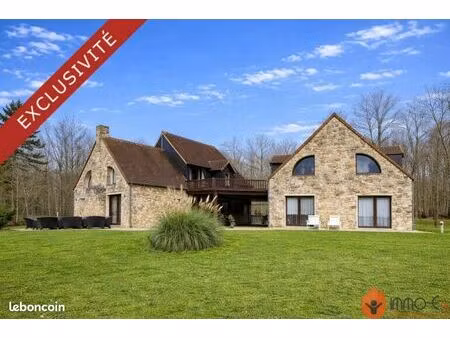 maison 7 pièces 261 m²