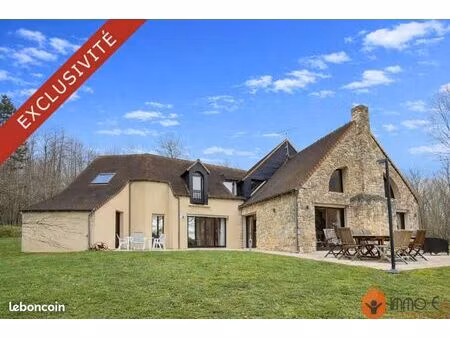 maison 7 pièces 261 m²