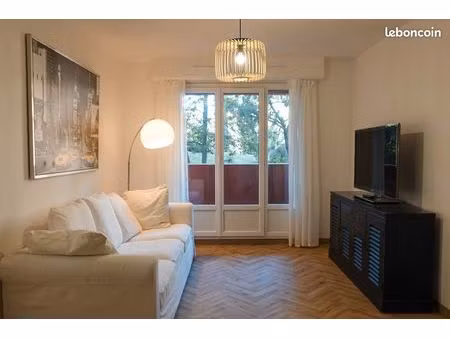 à louer à l’année – f2 meublé avec stationnement – sainte-maxime