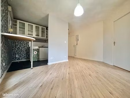 appartement 30 m² 7 deniers proche parc 540 euros cc