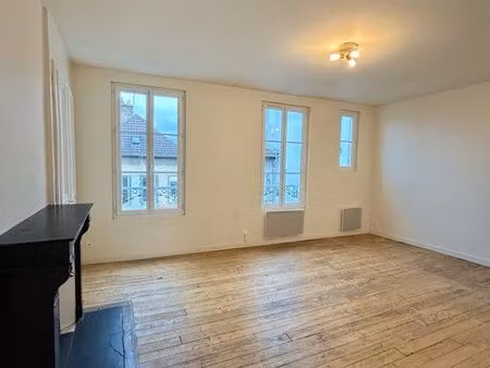 à louer – charmant appartement meublé – centre-ville de troyes