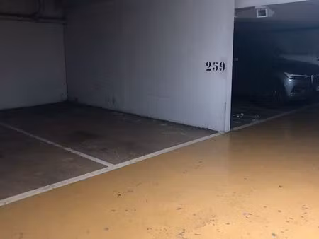 location parking paris 13