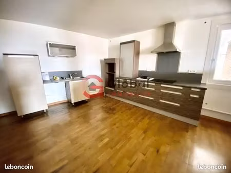 centre village f3 80 m2