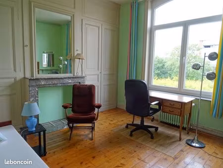 uniqt pour étudiante. chambre 20 m². 300 charges comprises. 150 m métro cormontaigne libre