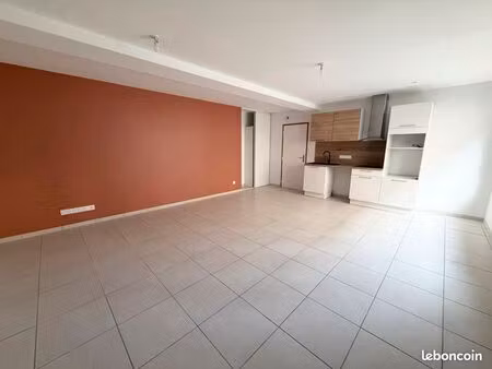 appartement 1 pièce 60 m²