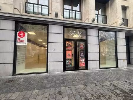 propriété commerciale unique à louer au cœur de courtrai