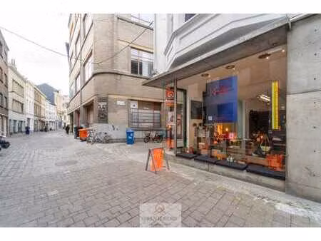 handelshoekpand te huur in gezellig zijstraatje van de ma...