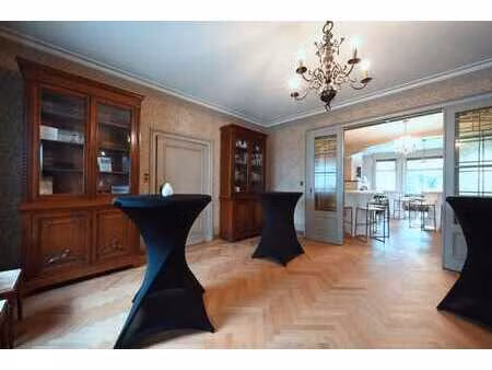 herenhuis op de markt van ardooie