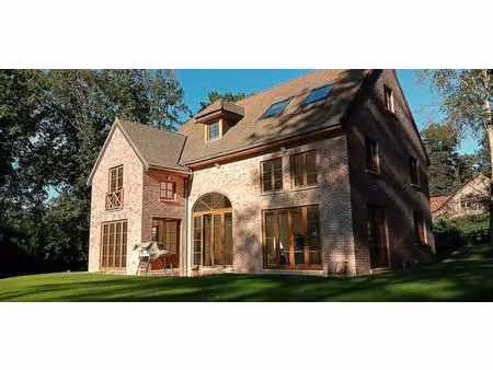 magnifique villa dans le bois de la motte.