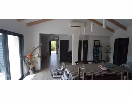 location meublée maison 6 pièces 123 m² à solaro (20240)  1 400 €