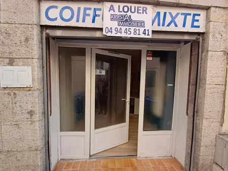 location locaux professionnels 21 m² à trans-en-provence (83720)  400 €