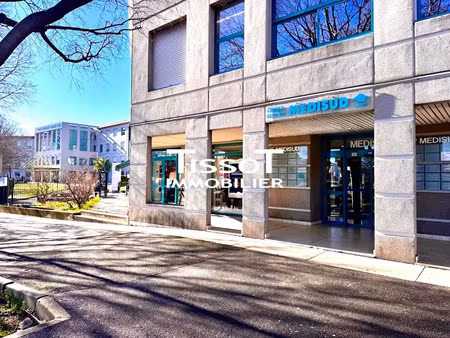 location locaux professionnels 4 pièces 101 m² à nimes (30000)  1 400 €