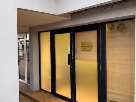 location locaux professionnels 50 m² à sainte-maxime (83120)  1 250 €