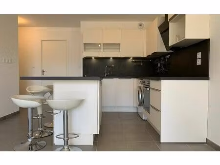 location appartement  m² t-3 à saint-jean  900 €