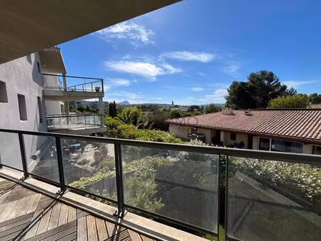 nord d'aix en provence - t3 de 65.05m2 avec place de parking en sous-sol et terrasse...