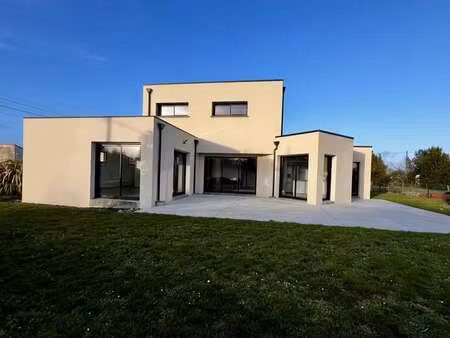 vente maison à sainte-pazanne (44680) : à vendre / 156m² sainte-pazanne