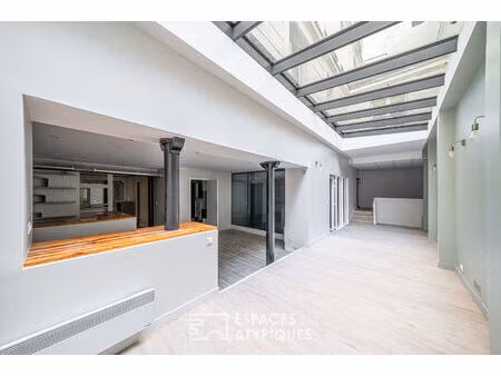 local commercial en duplex avec verrière - miromesnil / villiers