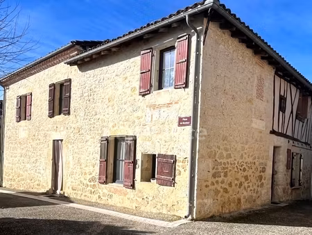 charmante maison de village entièrement restaurée  5 pièces  3 chambres  au coeur du trian