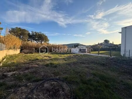 ventabren – terrain constructible 810 m² - vue dégagée - libre constructeur