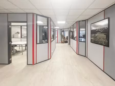 bureaux de 152m² dans un jardin d'entreprises à gerland