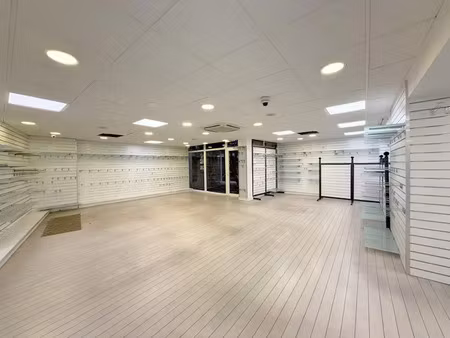 local commercial suresnes 195 m2