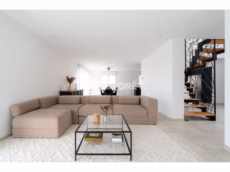 contemporaine cubique individuelle en campagne prisée