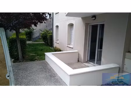 appartement rdc terrasse et parking