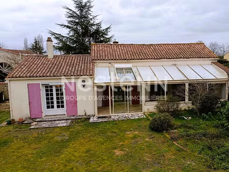 maison de plain pied - fontenay le comte 3 pièce(s)- grange à rénover