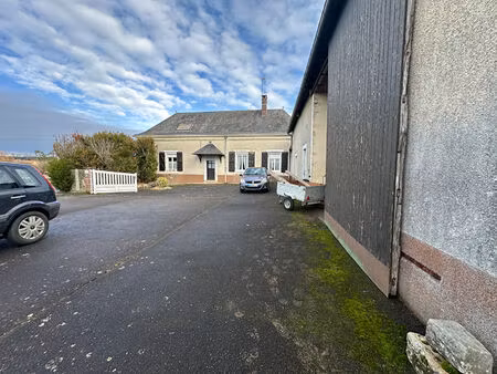 maison de campagne sur son terrain de 10740m² à quelques minutes des commerces !