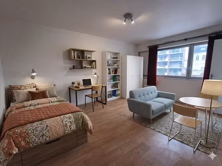 grand studio de 27m2 bd vauban parking