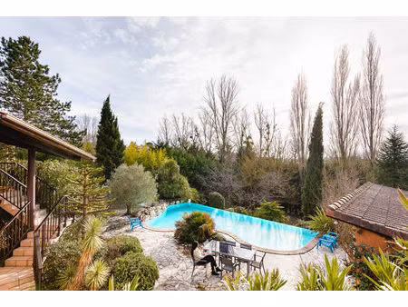 maison d'architecte piscine et vue sur la campagne