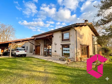 ancienne grange rénovée sur terrain d'envrion 2300m2.