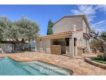 bastide moderne avec jardin et piscine