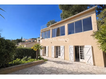 saint-mandrier maison familiale au calme  fort potentiel à