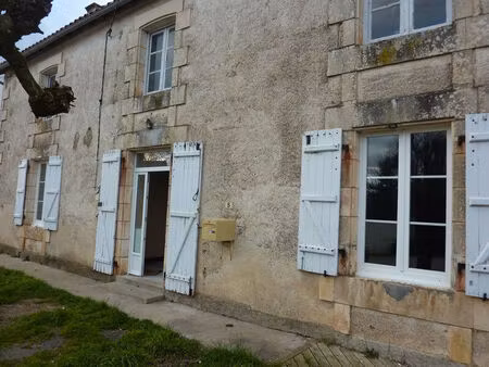 location maison 3 pièces 91 m² à pindray (86500)