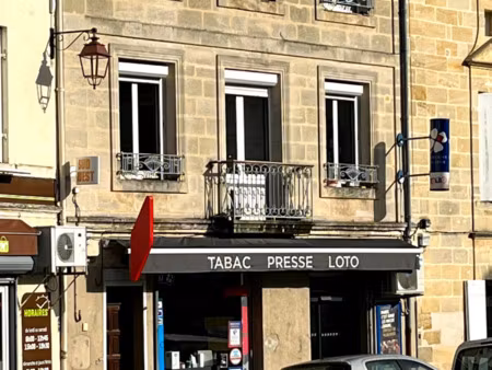 fonds de commerce à vendre lussac 185m2 180 800€