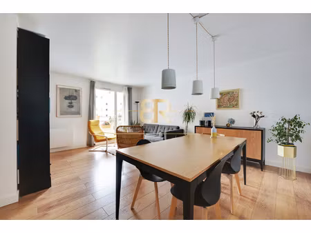 récent / traversant / balcon / vue dégagée