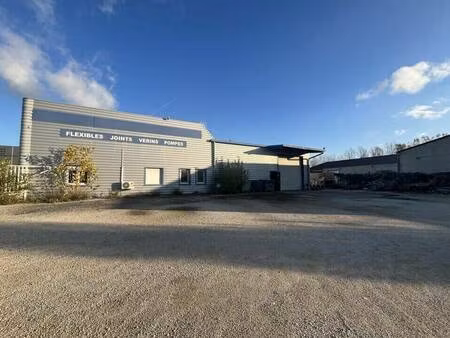 local d'activités à louer