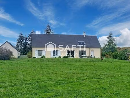 pour les amoureux d’espace et de verdure : maison de 2017 sur 9 350 m² de terrain.