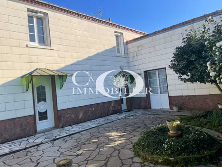 beaux volumes pour cette maison de bourg avec travaux de raf