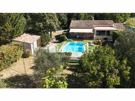 belle maison de plain-pied sur magnifique terrain arboré