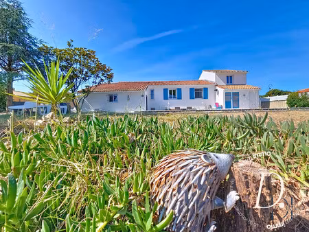villa avec vue incroyable et piscine