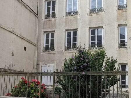 magnifique maison de caractère dans village médiéval