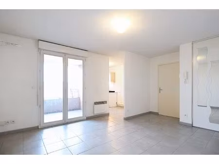 appartement t2 à vendre dans le coeur de village de gigean