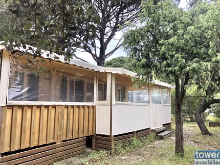 mobilhome récent dans camping 5 étoiles