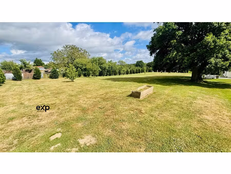 terrain arboré de 2074 m2